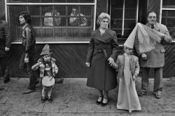  Harry Gruyaert BELGIQUE. Wallonie. Binche. Spectateurs du carnaval