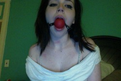 master-remus:  Ballgag:  If it isn’t behind her teeth, You’re