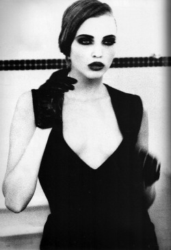 whendusksettles:Nadja Auermann by Ellen von Unwerth