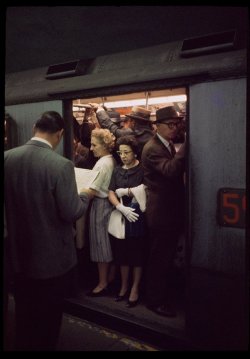 historicaltimes: New York City Subway: Rush Hour via reddit 