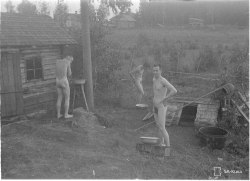 urzipper:  notdbd:Finland: Nude soldiers wash up outdoors.  See