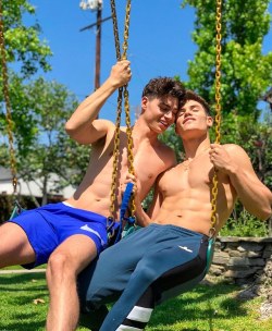 fuspena:  gaygeekgif:  https://twitter.com/pierreabouvier?lang=fr