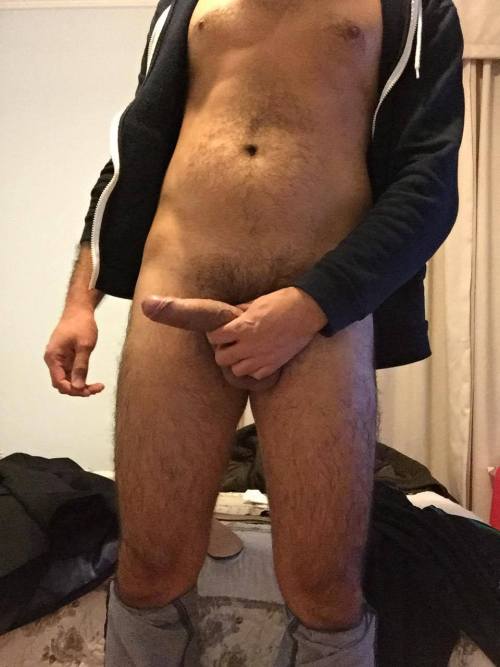 gaychilegay:  Enviaron este buenisimo aporte, al parecer se llamaría Hugo Lopez, 28 años de edad y de Las Condes, Santiago  Imagenes obtenidas de Internet o enviada al correo electrónico que sale en el avatar o son publicada por los mismos usuarios