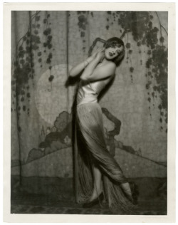 An early photograph from Clarence Sinclair Bull of Gwen Lee,