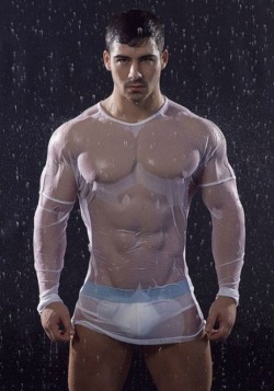 rawbeautyexpress:  A Wet Roman Dawidoff http://rawbeautyexpress.tumblr.com/