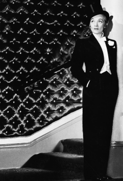 dietrichmarlene:  Marlene Dietrich photographed by John Engstead,