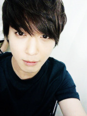 forewalls:  9 favorite selcas of yonghwa    