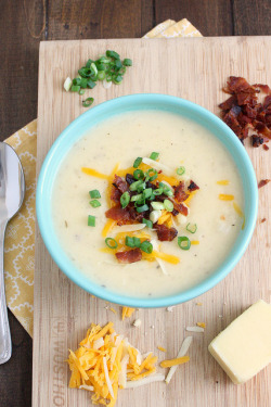 everybody-loves-to-eat:  Slow Cooker Loaded Baked Potato Soup