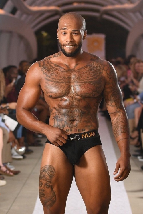 classicman30:  Sexy af 😍 