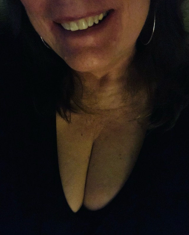 pnette:A little cleavage Sunday just so you don’t forget me…💕@pnette
