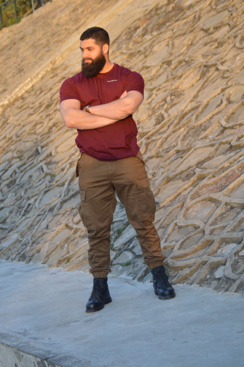 beardyfitnessofficial:  Stay focused on your goals.