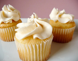 in-my-mouth:  Vanilla Cupcakes with Vanilla Buttercream Frosting