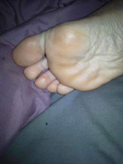 Perfect toes and soles. You like?