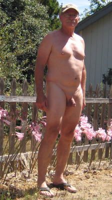 oldsmoothy: Naked in my garden Looking good Bob. That is the