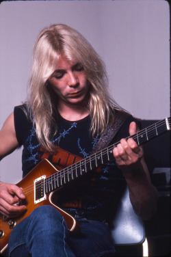 syn-back-in-black:  Davey In 1982 