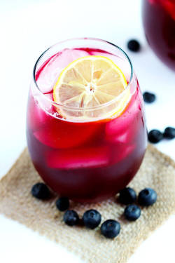 foodffs:  Blueberry LemonadeReally nice recipes. Every hour.Show