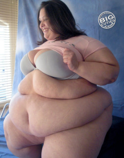 ssbbwfanatic:  I love her huge belly