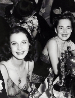 gregorypecks: Vivien Leigh and Olivia de Havilland, 1940. 