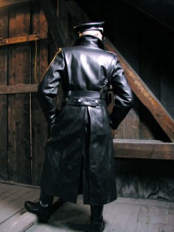lthcop:  LeatherGlatze