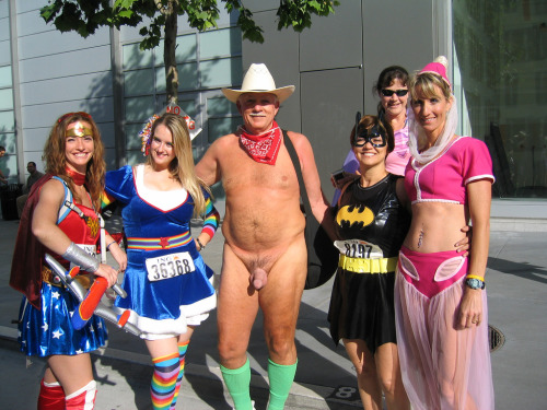 planetofcfnm:  Street CFNM champion Mr Smiles from Folsom Street Fair and Bare to Breakers   Public CFNM in San Francisco