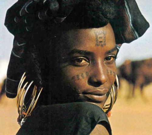 itswadestore: Bororo woman by Maurice Ascani, Niger.