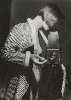 steroge:  Self-portrait, Berlin, 1933* by Marianne Breslauer