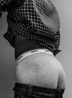 sexy-uredoinitright:  It’s hump day and work can kiss my ass!!