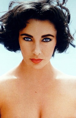 rocknroll-retro:  Elizabeth Taylor by Richard Avedon, 1956