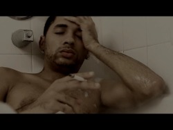 bakinzilla:  pradaboiswagg:  Wanna see my video The bathtub scene?