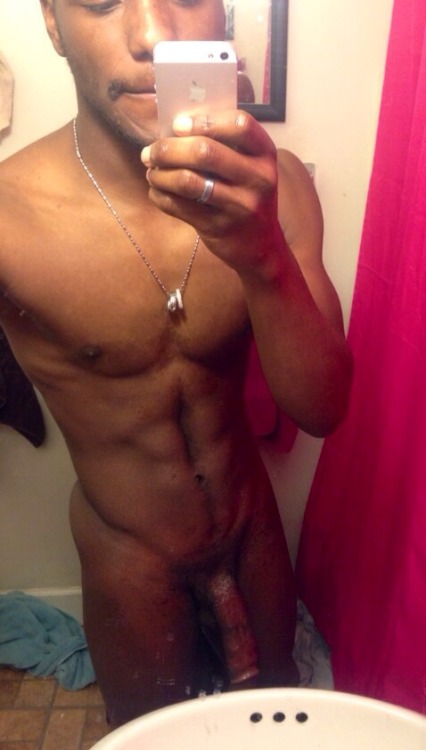 nudeselfshots-blackmen.tumblr.com/post/108224993057/