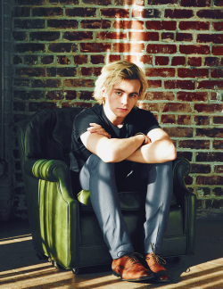 bluenblood:Ross Lynch photographed by Brooklin Pictures
