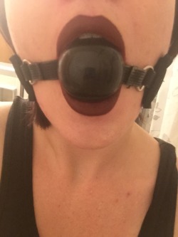 velveteen-memories:  Got a ball gag that actually fits in my