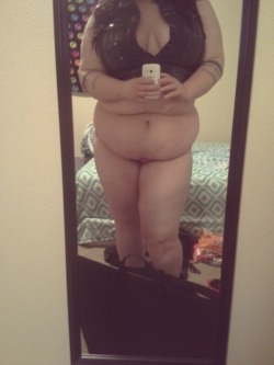 thickthighswillsavelives:  Fat tummy love? First pictures ever