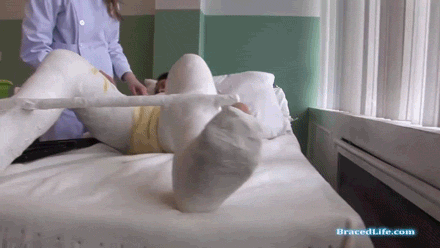 Hot girl in Hip Spica Cast and diapered (GIF set)tags: female leg cast, Patient, Hospital, Nurse GIF, broken leg, fetish gifs, braces, body cast, medical fetish, feet, painted toes, erotic roleplay, kinky gifsSource: http://what-is-a-medical-fetish.tumblr