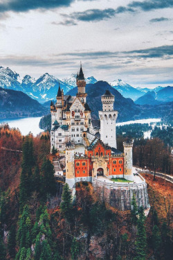 banshy:  Neuschwanstein Castle // Jacob Riglin    I wanna go