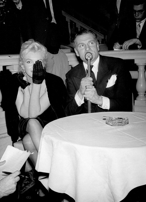 ladybegood:  Marilyn Monroe and Laurence Olivier photographed
