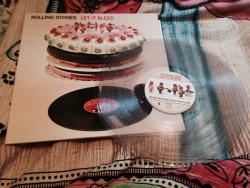 sad-division:  look how rad my new rolling stones record is 