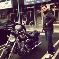 tanyasdaddy:  What’s sexy as fuck on 2 wheels… This guy ⬆