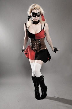 ratemycosplaynet:  @alexakarii with a lovely Harley Quinn #cosplay.