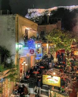 fuckyeahgreece:  A small neighborhood in the heart of picturesque