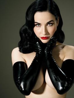 getsuswet:  pelennanor:  Dita   xBloodLust