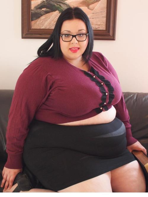 amobbw-ssbbw:  Yo quiero una secretaria asi