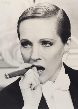 historium:  Julie Andrews in Victor/Victoria (1982)