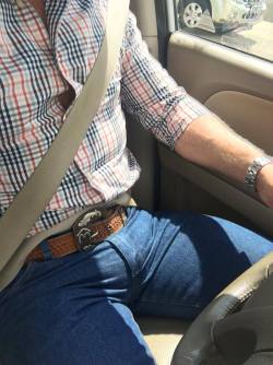 cowboydipper1:  crochlover:  Bulge  Nice bulge