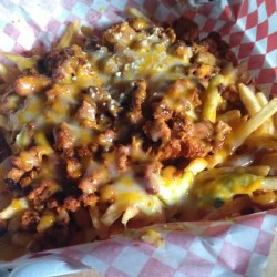 tricky-memories:  Adobada fries with le boyfriend :3 (at Alanberto’s