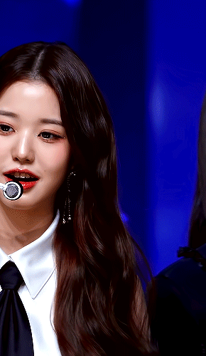 lesserafimz:  WONYOUNG‘LOVE DIVE’ Fancam (221229)