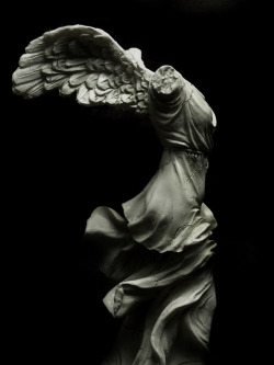 thepunkmummy:  mybodythisbattlefield:  La Victoire de Samothrace