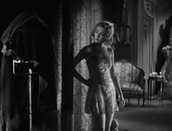 nitratediva: Miriam Hopkins (after jazzing up her lingerie) in