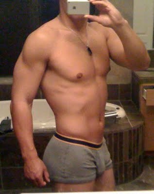 bottombearcub:  Former Cleveland Indians outfielder Grady Sizemore is cute as hell. Itâ€™s a shame he wouldnâ€™t give us the full monty in his iPhone pics. Heâ€™s a free agent nowâ€¦career in porn maybe?! Iâ€™d love to see him swing his big bat, lol.