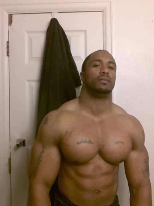 traps-n-trade:  Submission: Luture Evans 30 years old in Aurora, CO  Traps-N-Trade: Follow, Reblog and Share! The BEST blog on Tumblr for dat Thug dick. All street, tatted, masculine, prettyboy, ass splittin BIG DICK shit with no junk advertising or bulls